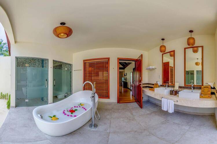 Furaveri Island Resort & Spa