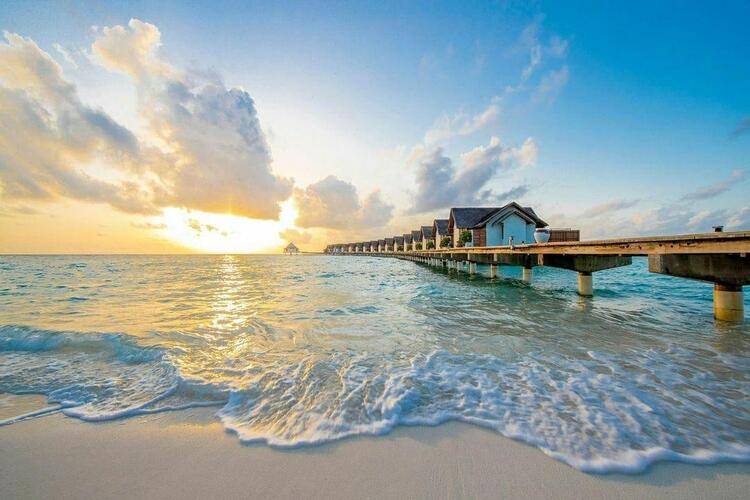 Furaveri Island Resort & Spa