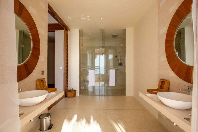 Furaveri Island Resort & Spa