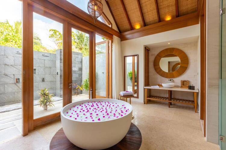 Furaveri Island Resort & Spa