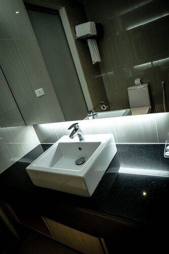 Tiras Patong Beach Hotel