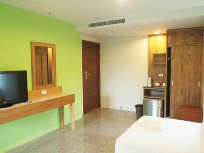 Phuket Ecozy Hotel