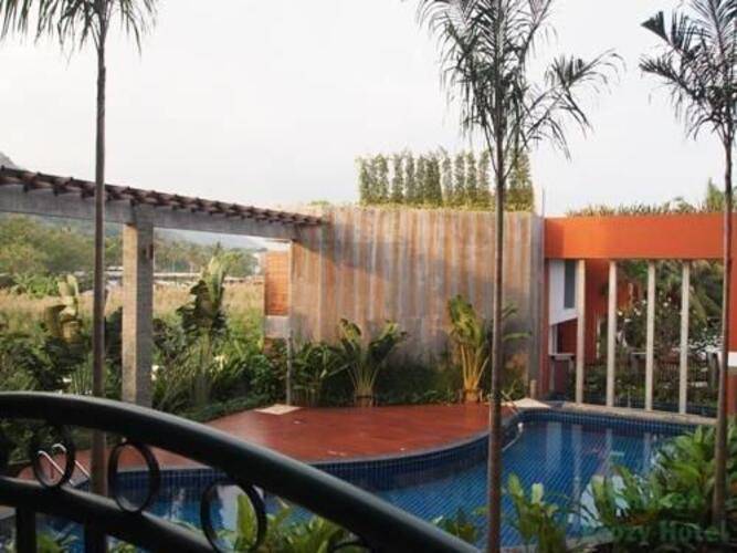 Phuket Ecozy Hotel