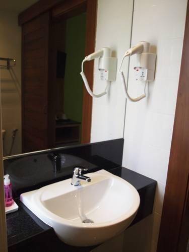 Phuket Ecozy Hotel