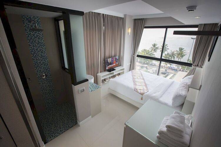 Serenotel Pattaya Beach Front
