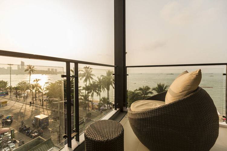 Serenotel Pattaya Beach Front