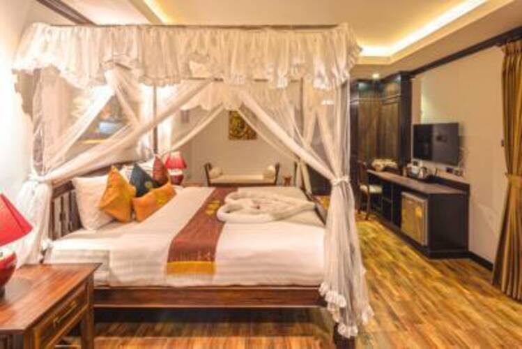 Tanawan Phuket Hotel