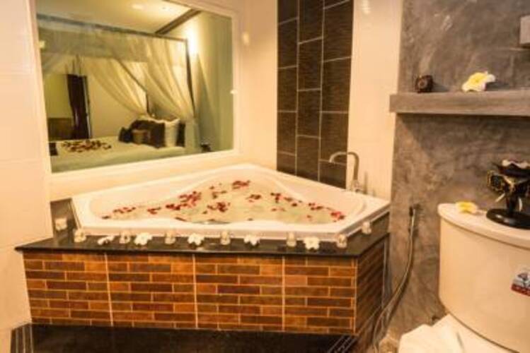 Tanawan Phuket Hotel