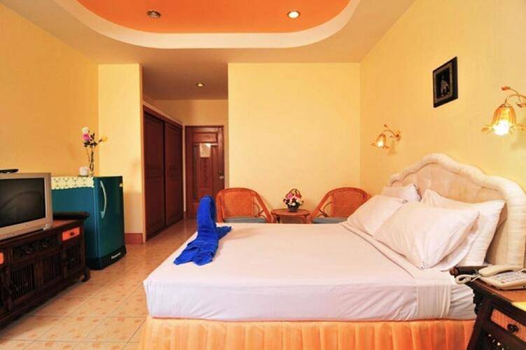 Baan Karon Hill Phuket Resort