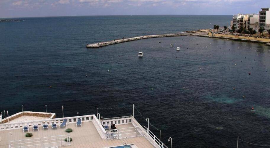 Gillieru Harbour Hotel