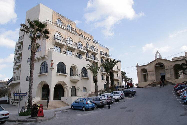 Gillieru Harbour Hotel