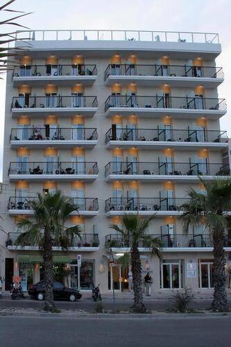 Bay View Hotel & Apartments