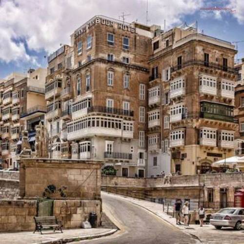 Grand Harbour Hotel