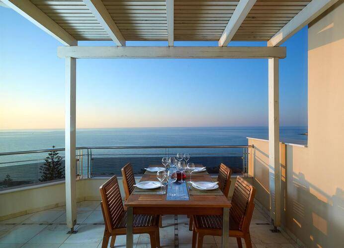 Macaris Suites & Spa