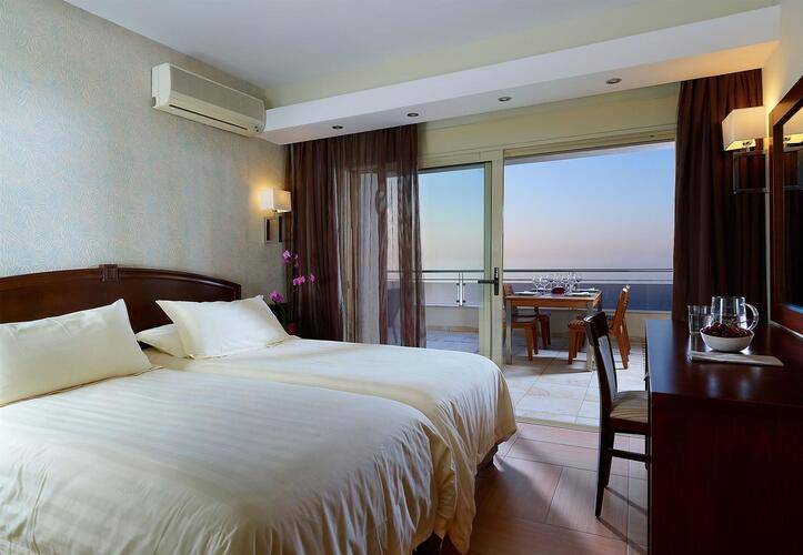Macaris Suites & Spa