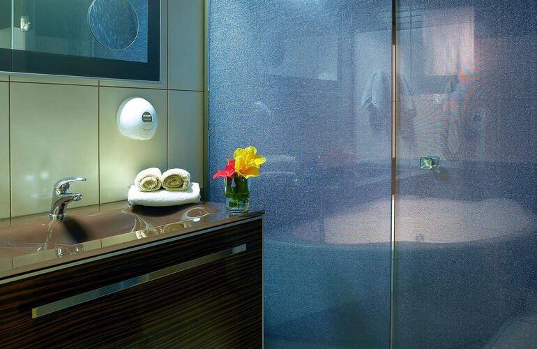 Macaris Suites & Spa