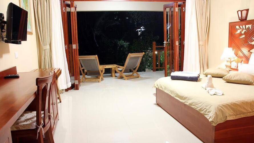 Pirogue Lodge