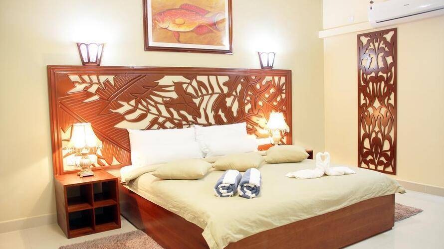 Pirogue Lodge