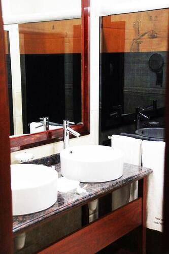 Pirogue Lodge