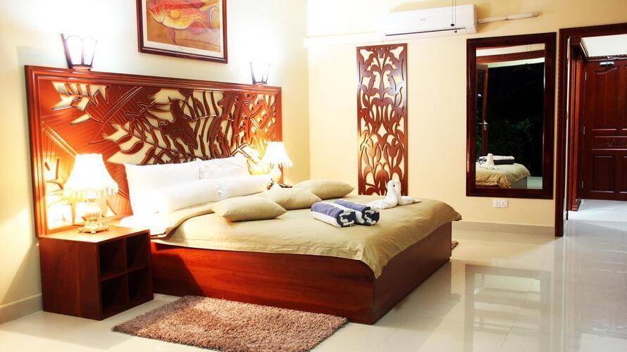 Pirogue Lodge