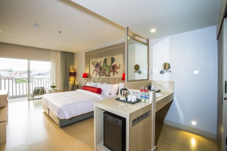 Ramada By Wyndham Phuket Deevana