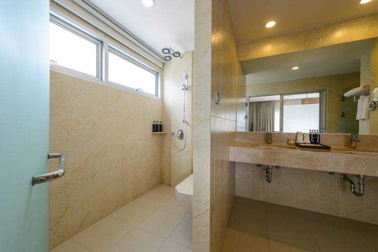 Ramada By Wyndham Phuket Deevana