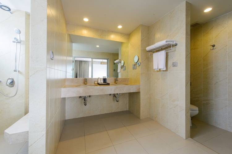 Ramada By Wyndham Phuket Deevana