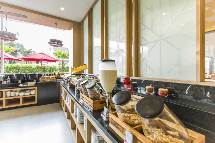 Ramada By Wyndham Phuket Deevana