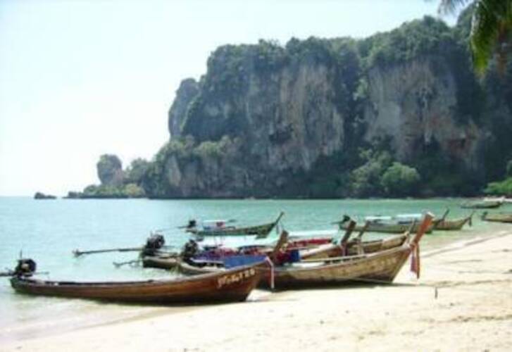 Tonsai Bay Resort