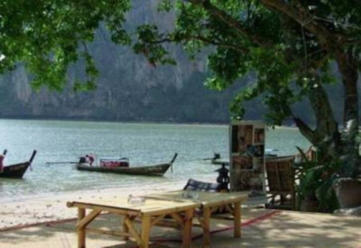 Tonsai Bay Resort