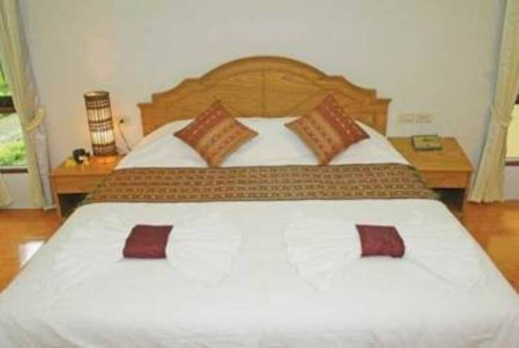 Tonsai Bay Resort