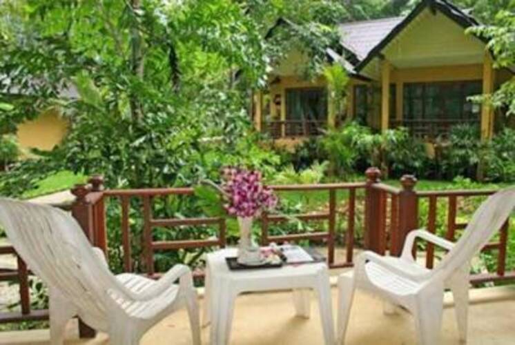 Tonsai Bay Resort
