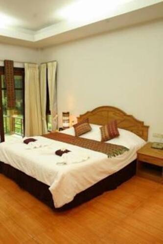 Tonsai Bay Resort