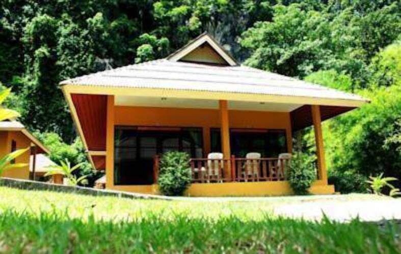 Tonsai Bay Resort