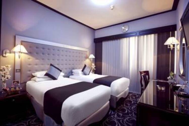 Broadway Hotel