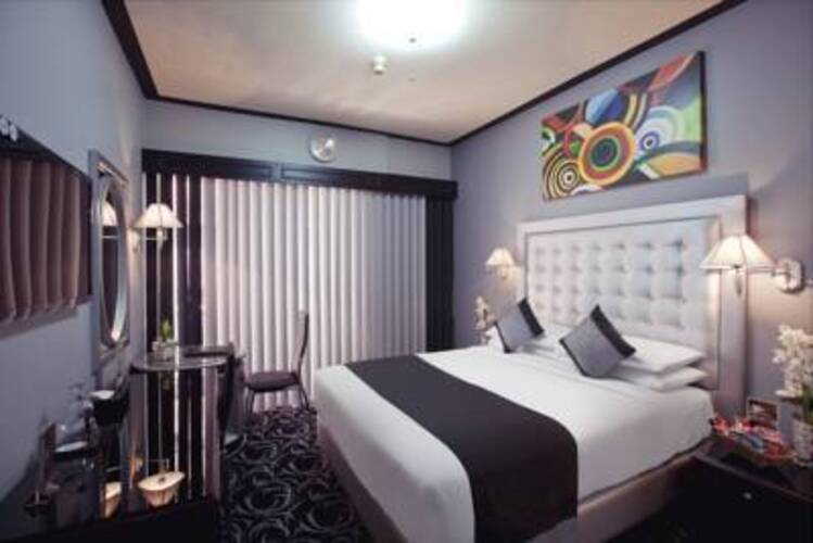 Broadway Hotel