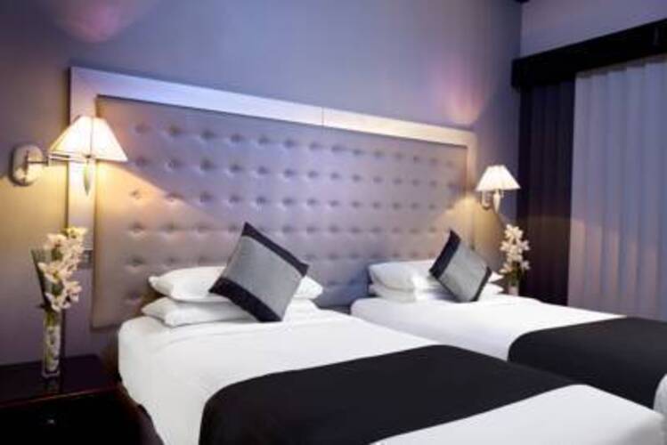 Broadway Hotel