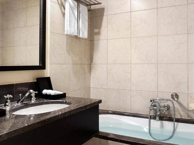 Grecotel Vouliagmeni Suites