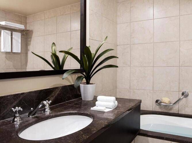 Grecotel Vouliagmeni Suites