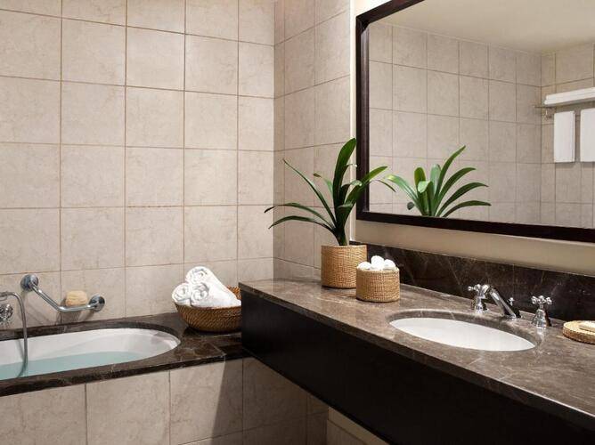 Grecotel Vouliagmeni Suites
