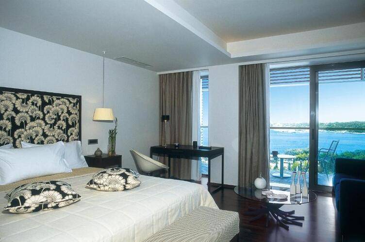 Grecotel Vouliagmeni Suites