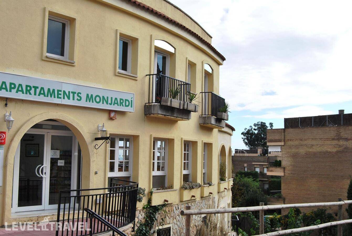 фотографии отеля Apartments Monjardi в Испания(Льорет-де-Мар) - фото №25