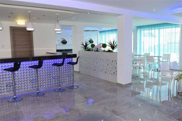 Sunny Blue Hotel