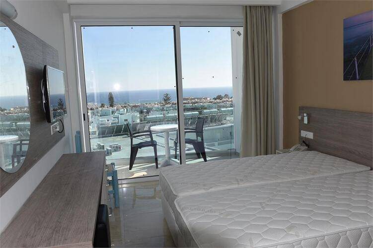 Sunny Blue Hotel