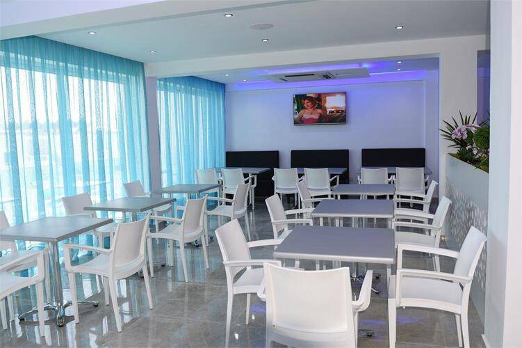 Sunny Blue Hotel