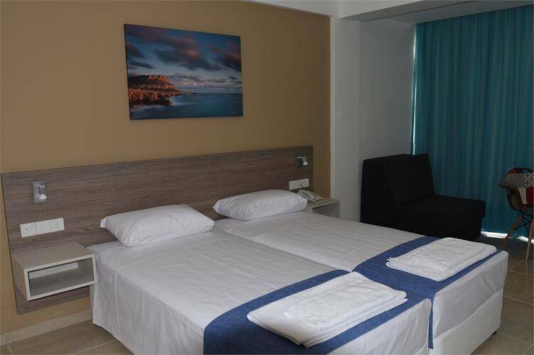 Sunny Blue Hotel