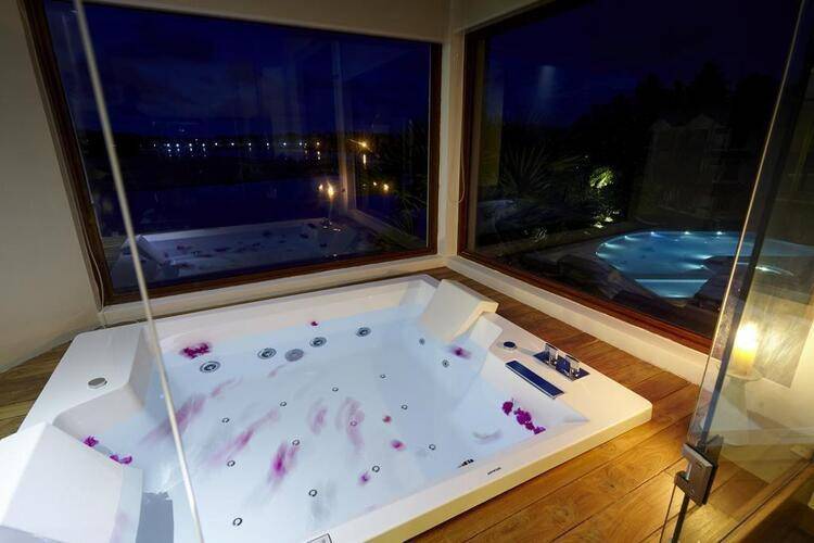 Amaranthe Bay Resort & Spa
