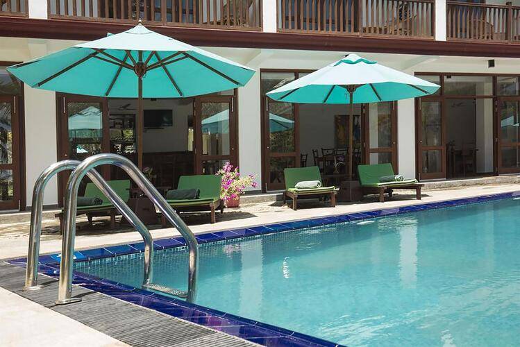 Rockside Beach Resort