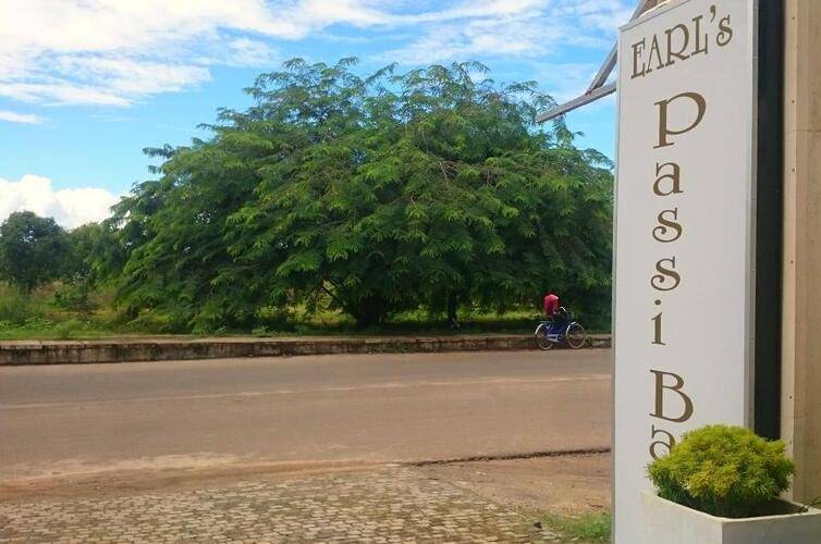 Earl`S Passi Bay