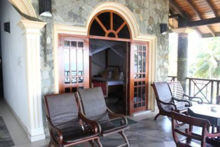 Warahena Beach Hotel